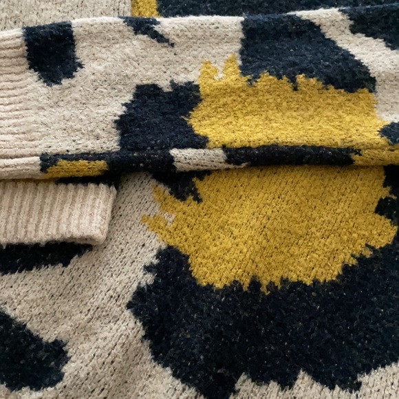 Cheetah sweater - Picture 2 of 2